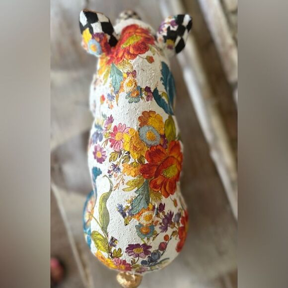 Fancy Farmhouse Pig - Picture 4 of 4